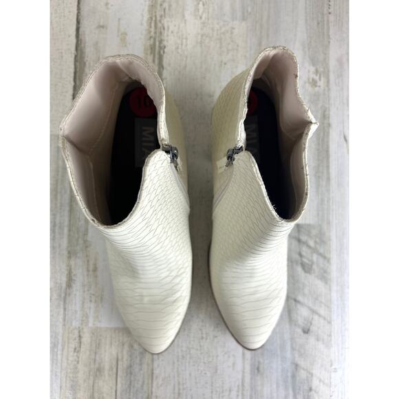 MIA Womens 10 Erik Cream Embossed Snakeskin Faux Leather Heeled Ankle Boots NEW - Picture 3 of 8